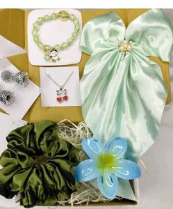 Assorted Accessories Gift Set