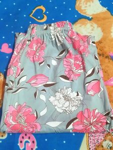 It, S Very Beautiful Pink Printed Trouser.