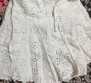Mini White Skit