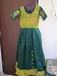 size M- L.women Ethnic Dress and girl also used.
