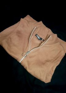 Slivless Crop Top In Nude Colour