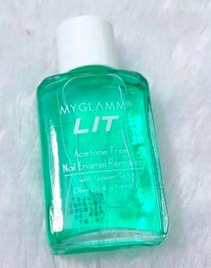 Myglamm Nail Polish Remover.