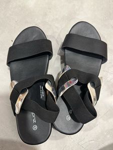 Zudio Sandals