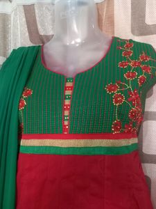 New Green &amp; Red Anarkali Kurta Set Pack Of 1