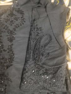 Trending Pakistani Suit