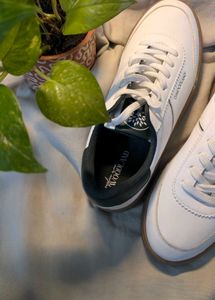 Women&#39;s White Sneakers size 6/ 39 🔥🥂