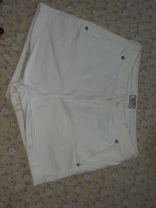 White Women&#39;s Shorts