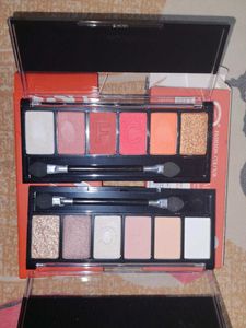 Fashion Colour Eyeshadow Palette