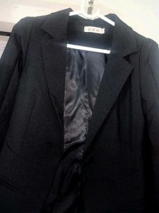 Women&#39;s Tailored Black Blazer
