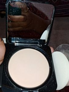 Ny Bae Runway Radiance Compact Powder