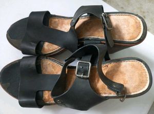 Black Heeled Sandals 🖤🎀