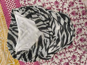 Beautiful black And White Outgoing Top