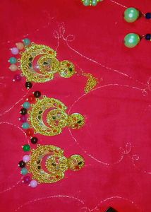 Multicolored Mangtika With Earings Perfect For Al