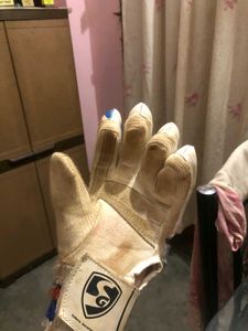 SG Cricket Hand Gloves In Good Condition For Sale