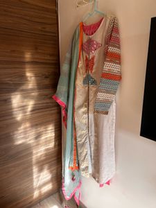 Elegant Pakistani Salwar Kameez