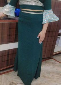 Crop Top With Skirt💚
