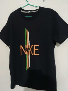 Nike Graphic Tee