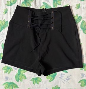 High Waisted Black Short With Lace