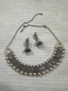 Pearl and Silver Necklace Set