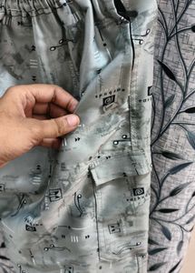 🩳 Men&#39;s Printed Lounge Shorts – Light Grey Tech P