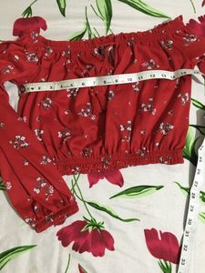 H&amp;M Red Floral Off-Shoulder Crop Top