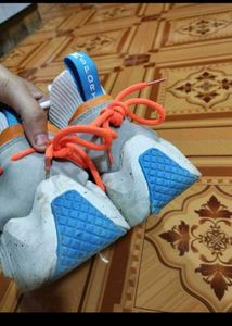 Comfortable White Sports Shoes