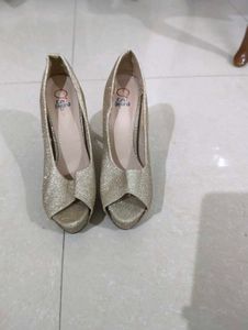 Glittery Gold Heels , Exactly Feet For 7,8 Uk Size