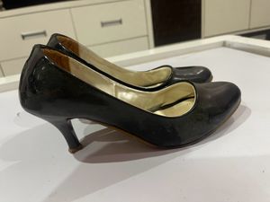 2 Inch Black Pumps