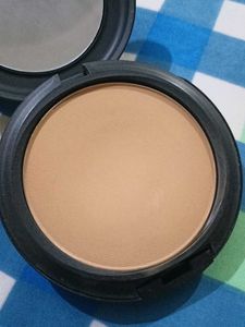 MAC Studio Fix Powder Plus Foundation Compact