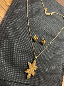 SET OF CHAIN PENDANT WITH EARINGS