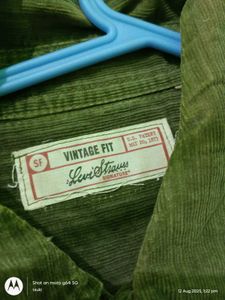 thrifted vintage fit shirt olive / sap green