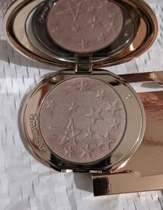 Charlotte Tilbury glow glide face highlighter