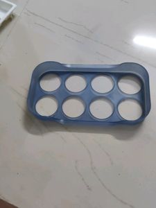 Ice cube maker and egg setter