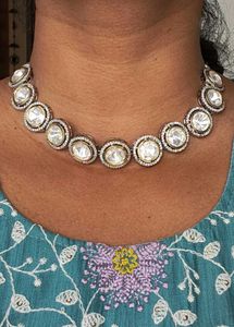 Premika Ad Neck Set