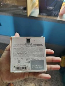 Lakme Absolute Compact