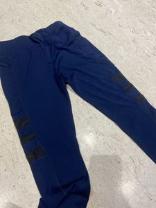 dark blue leggings