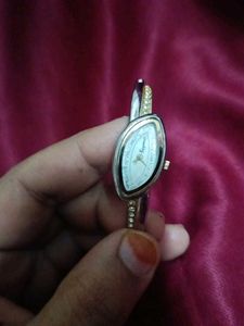 Elegant Women's kada Watch