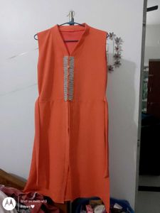 Sleevless kurti
