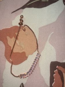 One Gold Pleated Chain And Earing