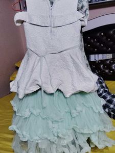 Girl&#39;s Off-Shoulder Tutu Dress