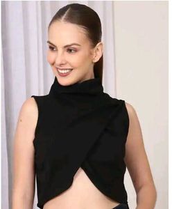 Chic Black Sleeveless Crop Top 2