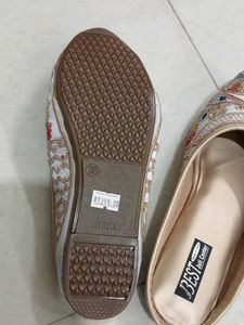 Embroidered Jutti Flats