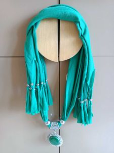 Elegant Scarf with Pendant Style