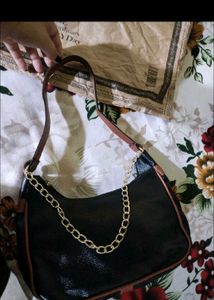 ❣️Chic Shoulder Bag with Chain Detail❣️
