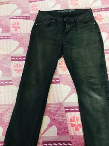 Roadster Black Straight Fit Light Frayed Edge Stretchable Jeans