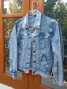 Stylish short women denim jacket