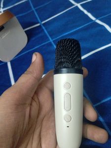 Wireless Speaker With Mic.