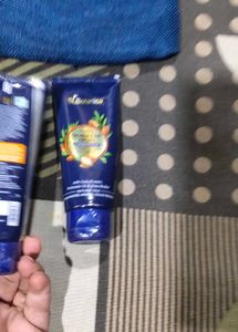 Combo Of New St Shampoo ,conditioner And Pouch Fre