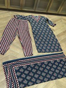 Navy blue &amp; red printed Kurta with Trousers &amp; dupa