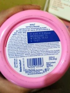 Nivea Soft Berry Blossom Cream